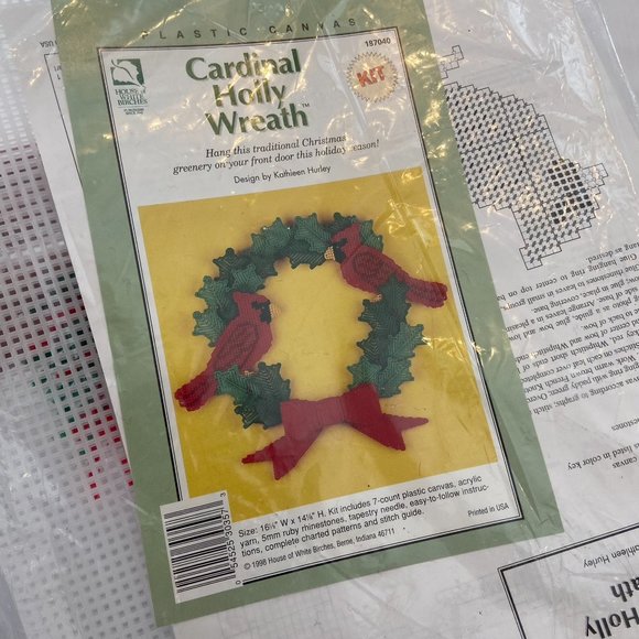 CARDINAL HOLLY WREATH Plastic Canvas Kit Vintage 1998 Craft Kit Christmas Decor - Picture 2 of 5